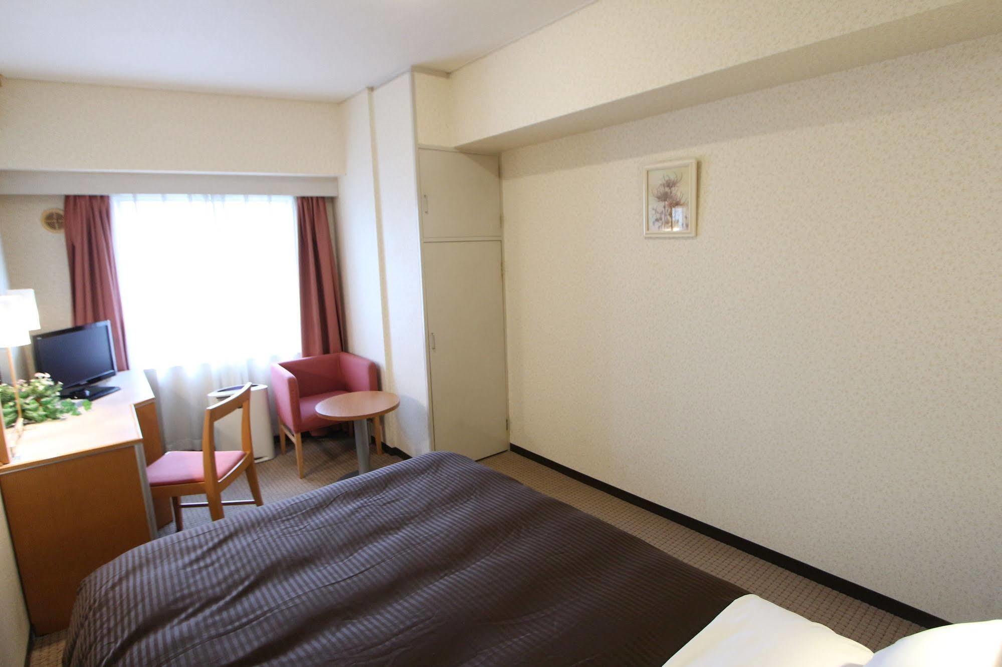 Hotel Livemax Budget Yokohama Kannai Buitenkant foto